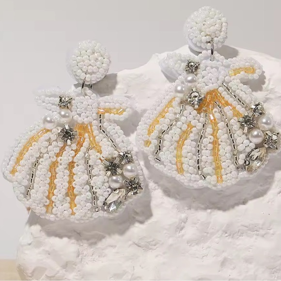 Seashell Pearl Beaded Earrings - Picture 2 of 6